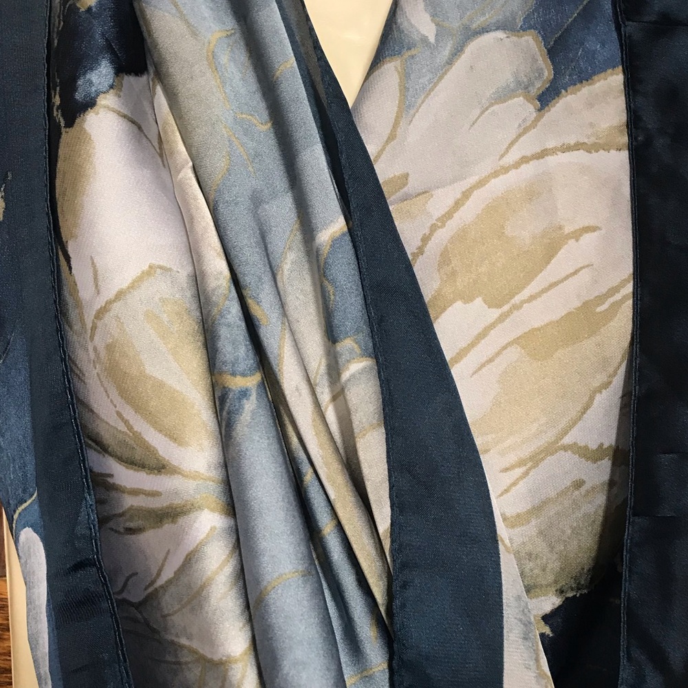 One in stock Large Square Scarf High End Soft Floral Blue 35” x 35” - Picture 5 of 6